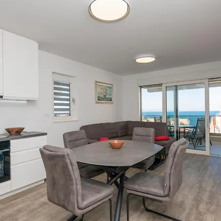 Stunning In With Kitchen