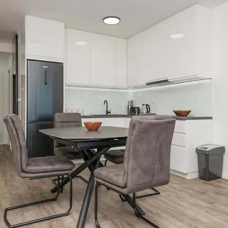 Stunning In With Kitchen * Tučepi